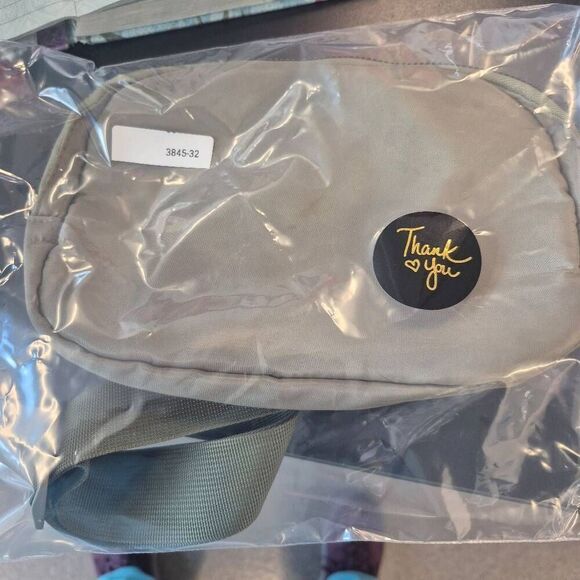 Fanny Pack Khaki Green Nylon w Gold Zipper 8x5"l" Adjustable Belt - Picture 7 of 8